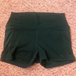 Alo yoga hunter green shorts